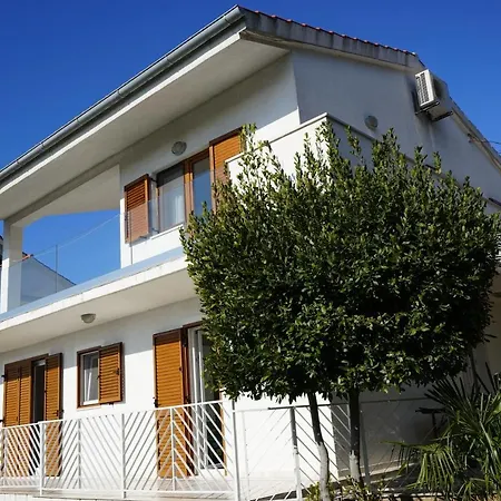 Teepeen1 Cro Appartement Omišalj